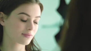 Lana Rhoades își primește fundul bătut într-un trio american fierbinte