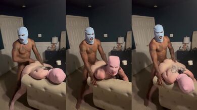 Black beefcake stretches her milf pussy till her legs shake and she screams