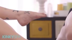 Anna Claire Clouds Earns A Gold Star When She Pleases Boss Leigh Raven With Her Tongue