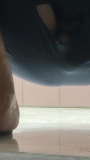 Kitchen mein kam kamwali bai Ko dekhkar khada ho gaya   Clip 1