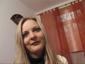 Katja 25, likes to become a pon star