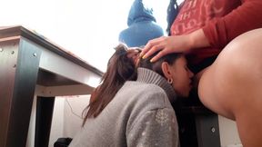 Poka Moya Sosedka Po Komnate Smotrela V Okno I Slushala Muzyku Moya Devushka Mne Delala Kunilingus