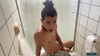 Adorable twink Henry Lynes masturbates and cums solo