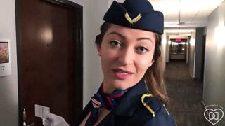 Dani Daniels får sin røv kneppet dybt og fyldt til randen med varm sæd