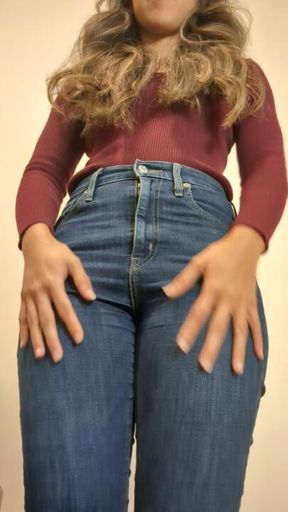 ASIAN GIRL SCRATCHING TIGHT JEANS | Jessica