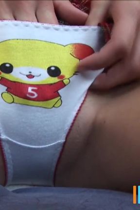 Slim hoe fingers her twat as loverboy nails her ass