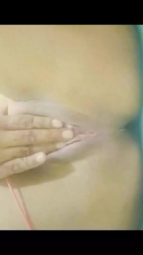 TikToker Queen fingering, TikToker dasi Pakistani, Indian Queen apnii sexy pussy ma fingers dalti ha full awaz k Sath