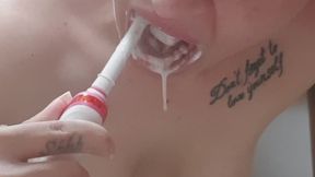 Brush my teeth with an electric toothbrush