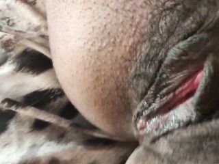 Cumming, Fingering & Peeing all over myself. BIZARRE CLOSE UP