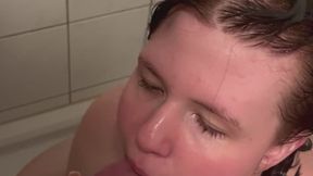 18 years old Teen gives Bj in Shower