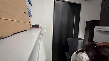 Me quiere follar mi compañero de trabajo y cogemos bien rico
