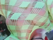 Boricua se probá su lencería sexy
