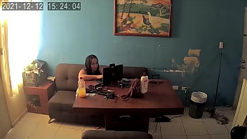 la muy puta de mi vieja hace web cam con extra&ntilde_os la descubro