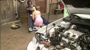 Hottie Yvonne Paradise's garage sex