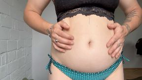 love to play with belly button m0