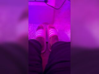New sandles on these pretty feet! (@berryguild)