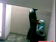 malay-skodeng awek tudung hijab kat tangga