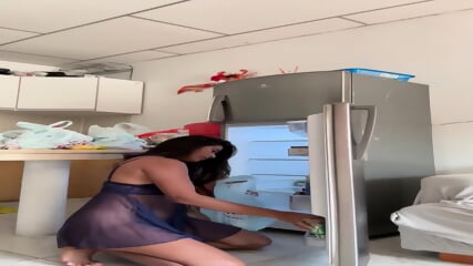 linda en su cocina 2