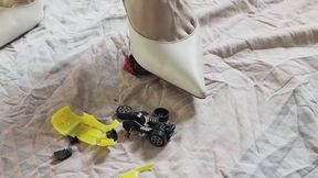EU 40 High Heels Careless Toy Car Walkover Giantess Crush