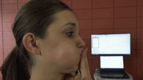 Scarlet Stretches Out Her Face She Can Blow! (MP4 - 720p)