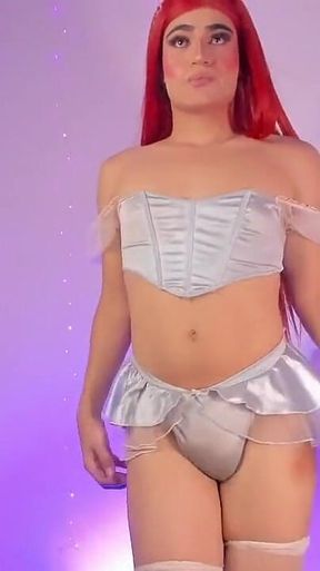 Sexy Red-haired Princess Dance