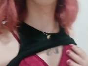 Linda peliroja transexual jugando cachonda