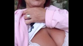 Une petite vid&eacute_o rapide excibe en for&ecirc_t pour vous dire mes fans que je suis ...