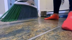 Unaware Giantess throws you away then vores by accident