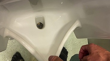 I took 3 massive pisses in the airport ?