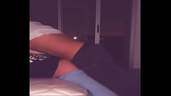 Tocando el culo del jovencito atletico de la clase despues de unas copas