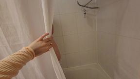 naughty faeriewillow has been perving on me in the shower!!