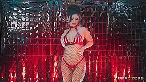 Queenie Sateen - Squirting Threeway