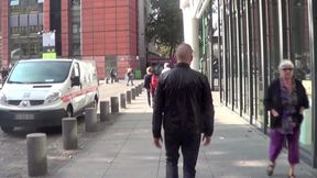 mec travestie en fille baise par un mec muscle