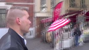 mec travestie en fille baise par un mec muscle