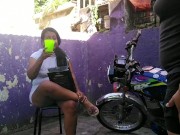 le doy una cogida a la vendedora