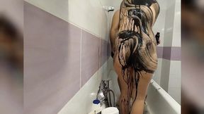 Hot amateur duo bathing Curvy brunette, large breasts, plump bottom
