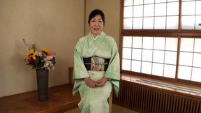 H080G02 Elderly Woman in Seductive Japanese Attire, Living Freely