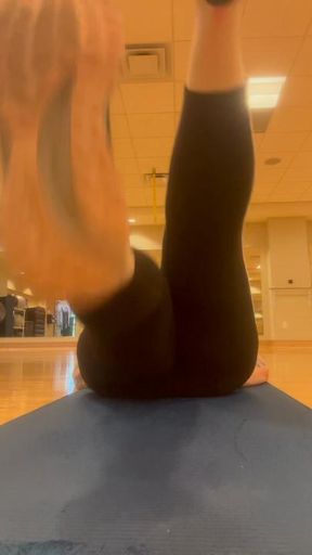 Workout butterfly kicks