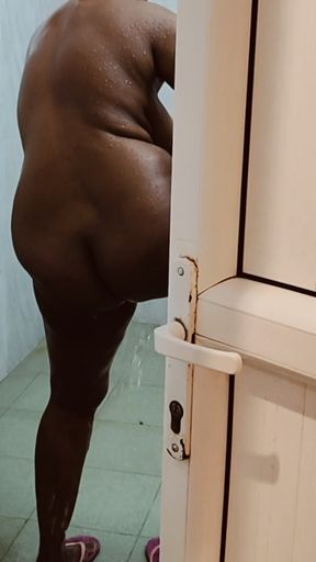 Indian Tamil Desi Girl Dress Changing And Bathing With Boyfriend In Hotel.   Clip 1