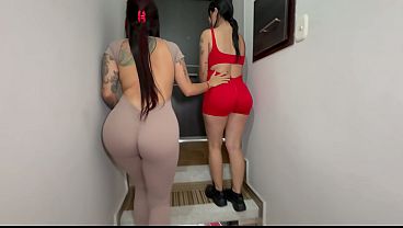 MI ENTRENADORA PERSONAL SE EXITA AL VERME EMBARAZADA, SEXO CON JENIFER PLAY
