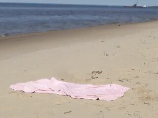 Laughable beach - Acquaintance with wet mother i'd like to fuck