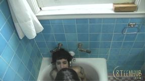 8teenhub - Sandy Bottoms and Arabelle Raphael Get off in the Bathtub