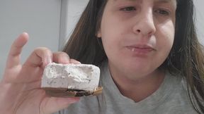 Chubby Girl Chews a Cold Ice Cream Cake Bite by Bite – Messy Mouth, Close-Up Chewing and Food Fetish