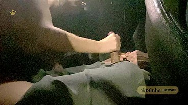 Filma outro me comendo, corno! Hotwife brasileira, humilha o marido corno fazendo ele filmar ela cheia de leite do medico que conheceu no role.