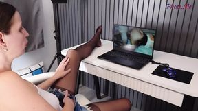 Sugar Mommy Licks Cam Shooter's Dick&#x1F32D; Post Pantyhose Porno Viewing