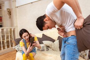 SISPORN. Tricky guy has a nice twosome with the pretty