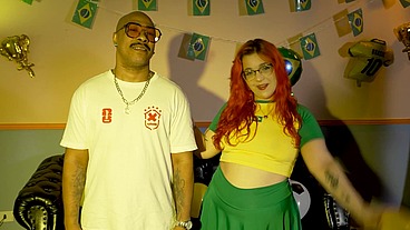 Desafio do balão - Fetiche sentando nos balões