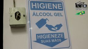 sexo atras do balcao da loja.