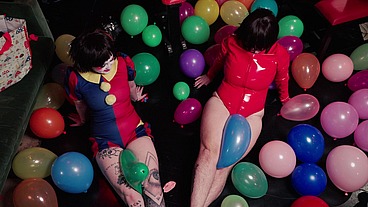 Double pomni balloon pop + photo set!