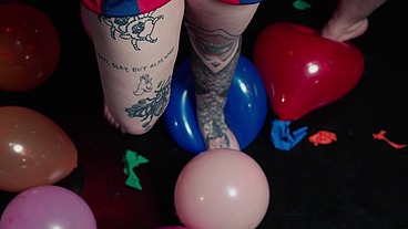 Double pomni balloon pop + photo set!
